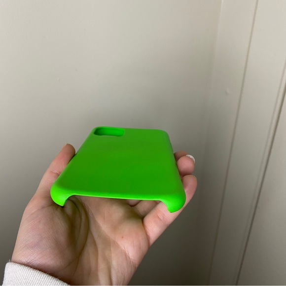 PRINCESS POLLY The Classic IPhone 11 Case Neon Green - Picture 5 of 9